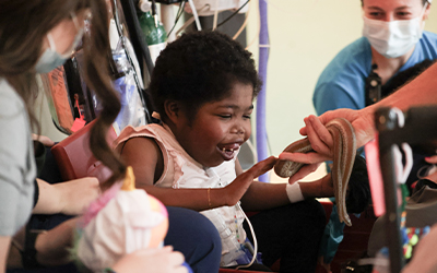 Patient Lisa enjoying an animal encounter thanks to a visit from The Saint Louis Zoo